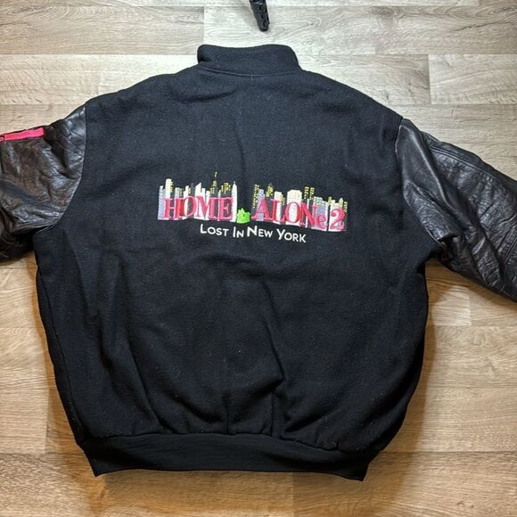Home Alone- Movie Jacket. Home Alone 2. Vintage Leather Bomber Jacket. XL. - Picture 1 of 11